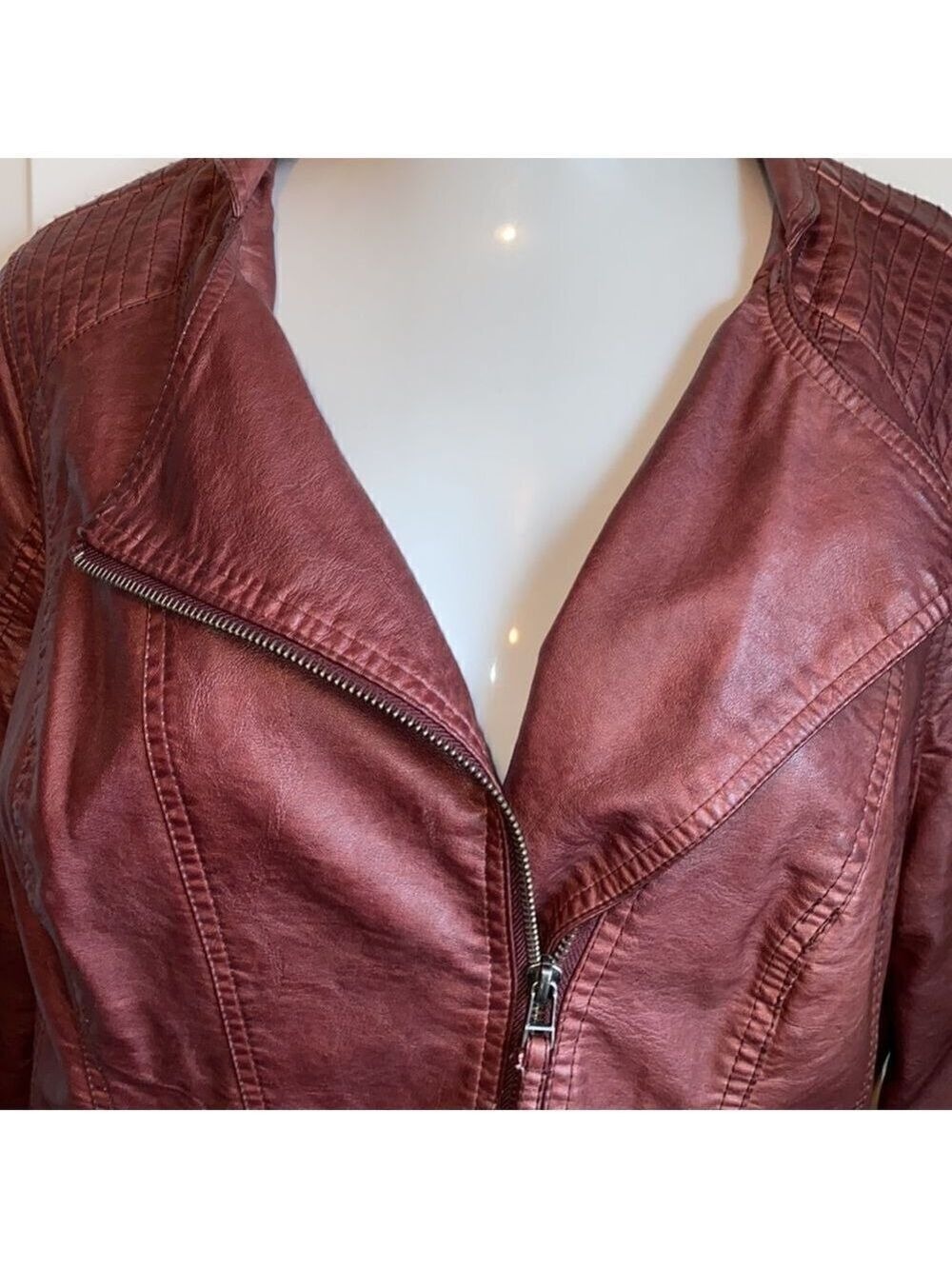 Maurice’s jacket  - Picture 3 of 9